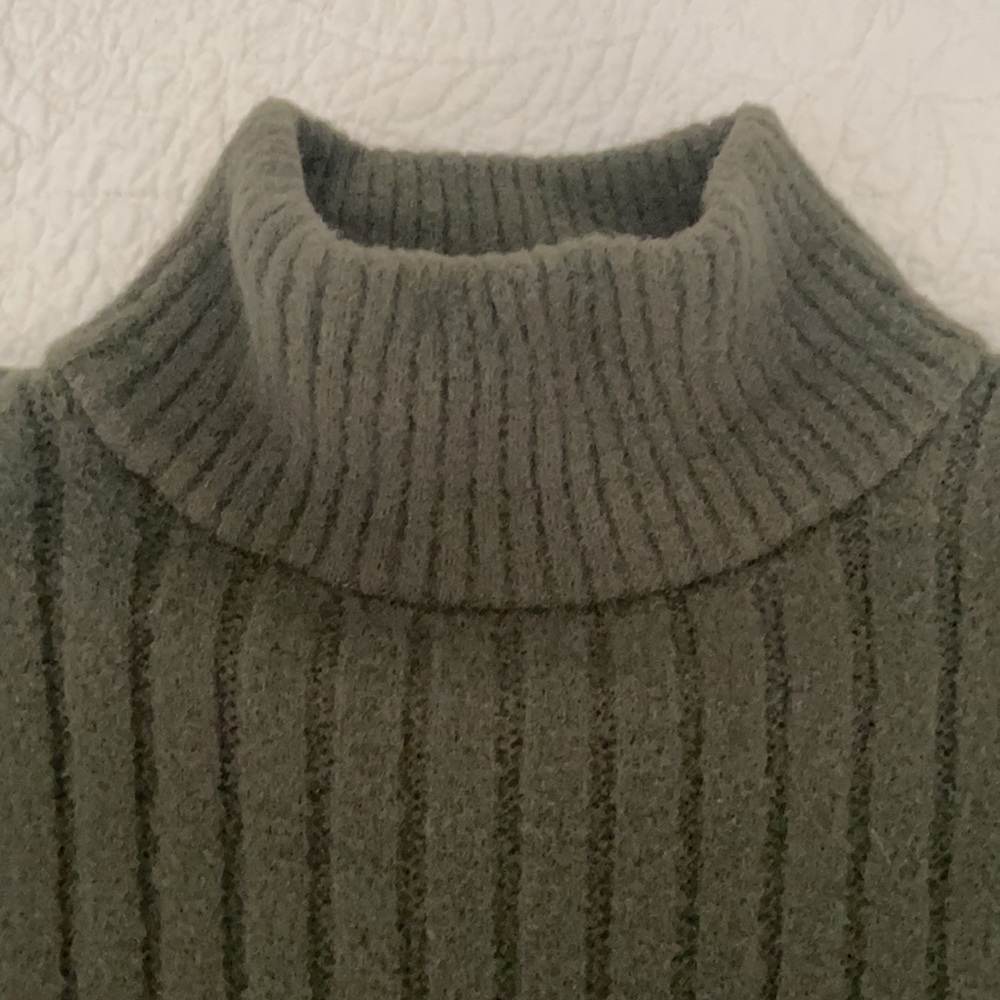 Super Soft Express Sweater Size Small - image 1